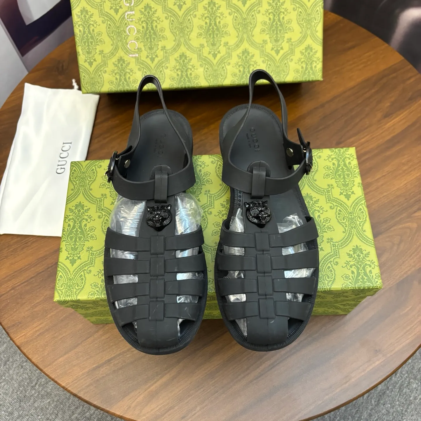 Men's shoes 260💰 [Gucci] Counter quality, top-quality original goods, real photos! Original TPU material, fine workmanship, comfortable; genuine 1:1 replica Size: 36 ~ 46